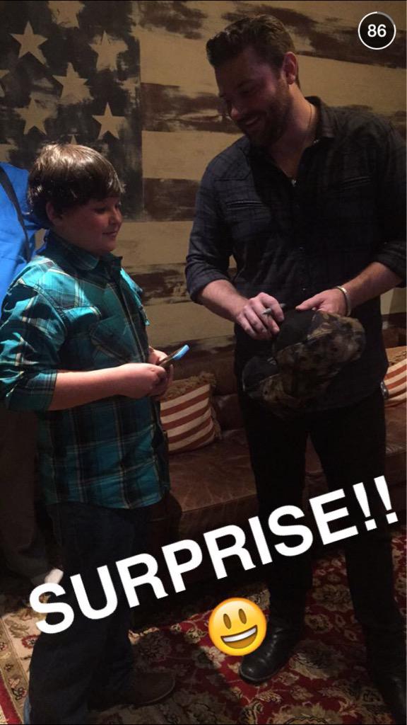 xoPennyLane's tweet photo. This was pretty cute... I bet that boy was pumped! Love @ChrisYoungMusic @opry #CYopry http://t.co/3s5qMH1BG3