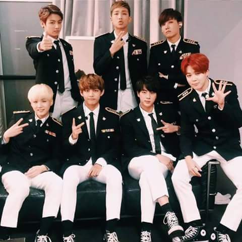 AlmazarMarydang's tweet photo. Best Friends. .......
#BTS 
#army 
#oppatalk 
#SO HANDSOME 
#SO CUTE
#SO HOT http://t.co/09hl5XFyi5