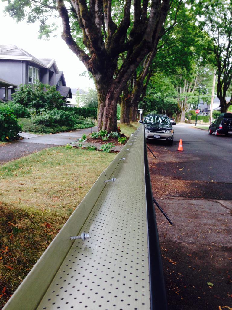 Fairviewgutters's tweet photo. #alurex it's a beautiful thing. #vancouver #gutters #leafscreen http://t.co/1RqxXrcCso