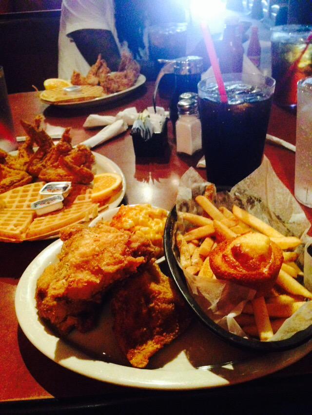 litbbethuggin's tweet photo. Eatin good in ATL🔥✈️💰 http://t.co/m2p6p2ZxPI