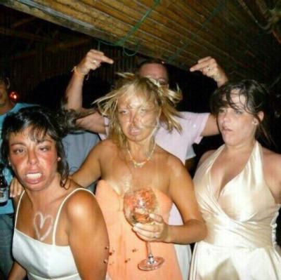 ClarissaYorke's tweet photo. chegando na balada / saindo da balada https://t.co/nXzsXRQMGd
