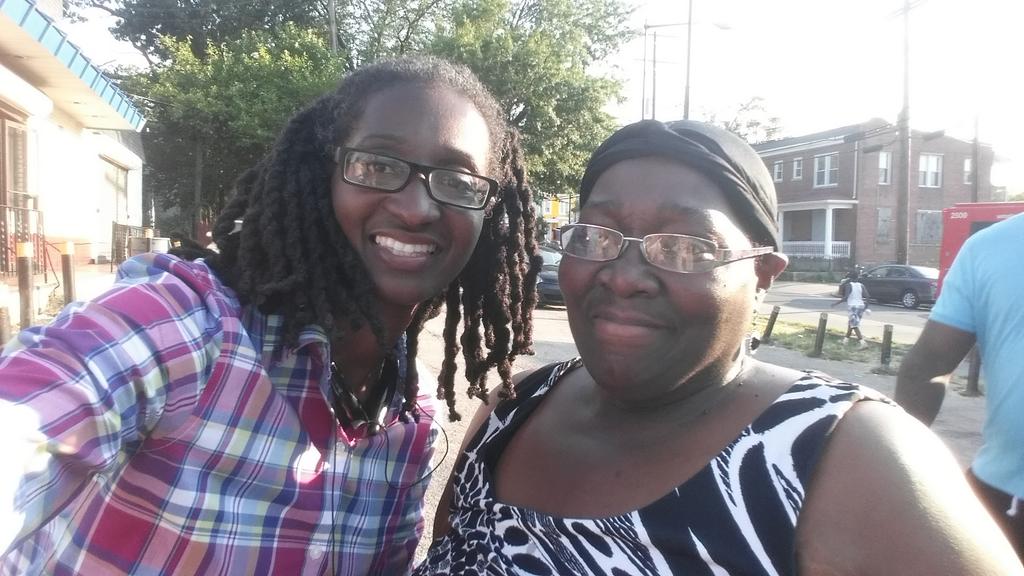 LaRubyMay's tweet photo. Wonderful Wednesday in Ward 8. #PoppingInTheWard @WARD8RISING #HumpDaySelfie http://t.co/SdK4pv9szm