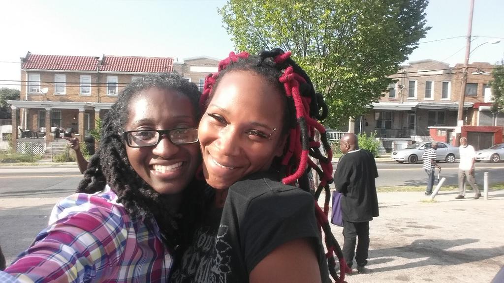 LaRubyMay's tweet photo. Look at the smiles of residents who are getting services on Good Hope Road #PoppingInTheWard @WARD8RISING http://t.co/BzHUqg31XM