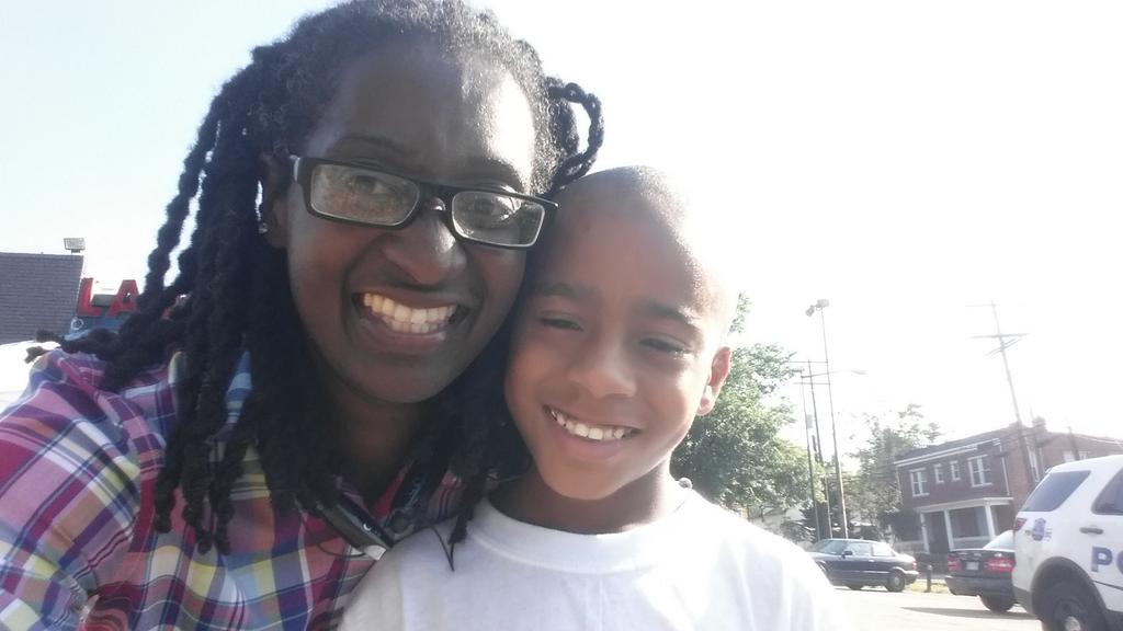 LaRubyMay's tweet photo. Look at the smiles of residents who are getting services on Good Hope Road #PoppingInTheWard @WARD8RISING http://t.co/BzHUqg31XM