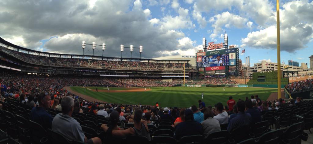 ATunes84's tweet image. Detroit. Rock city. #outoftowner #gotribe  #notevenplaying #workfunction #rolltribe #hashtag cc: @Indians