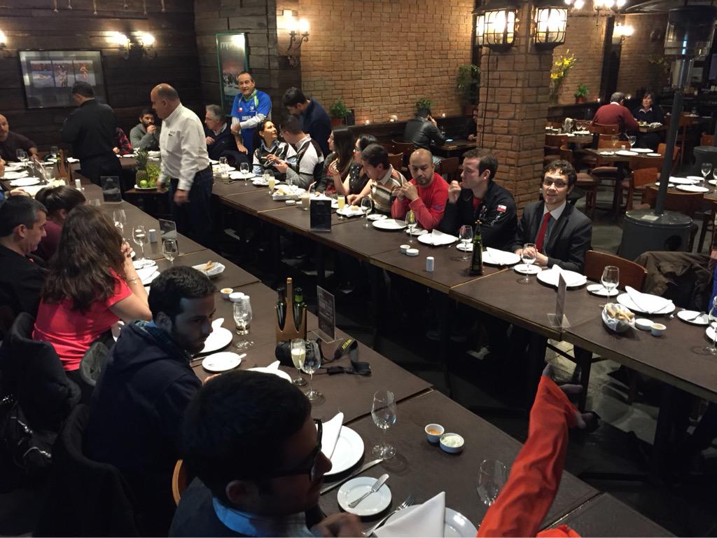 Runchileweb's tweet photo. En el Mesón del Río en la Cena de Corrida Solidaria @corridaBBVA @olimpopro 
Todos los corredores a apoyar la causa! http://t.co/60X9NNbRph