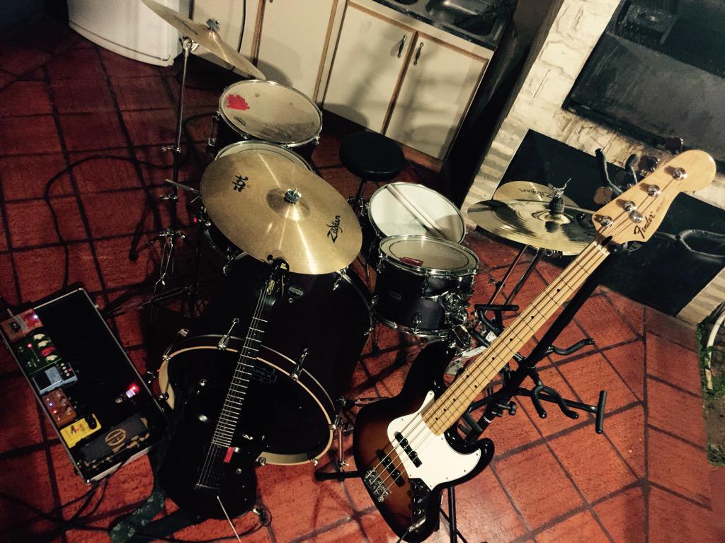 situados_py's tweet photo. Todo listo... #ConcertTime3 #PerpetuoSocorro @SanclePJE 🎸🎶 http://t.co/sQqqzMXc9C