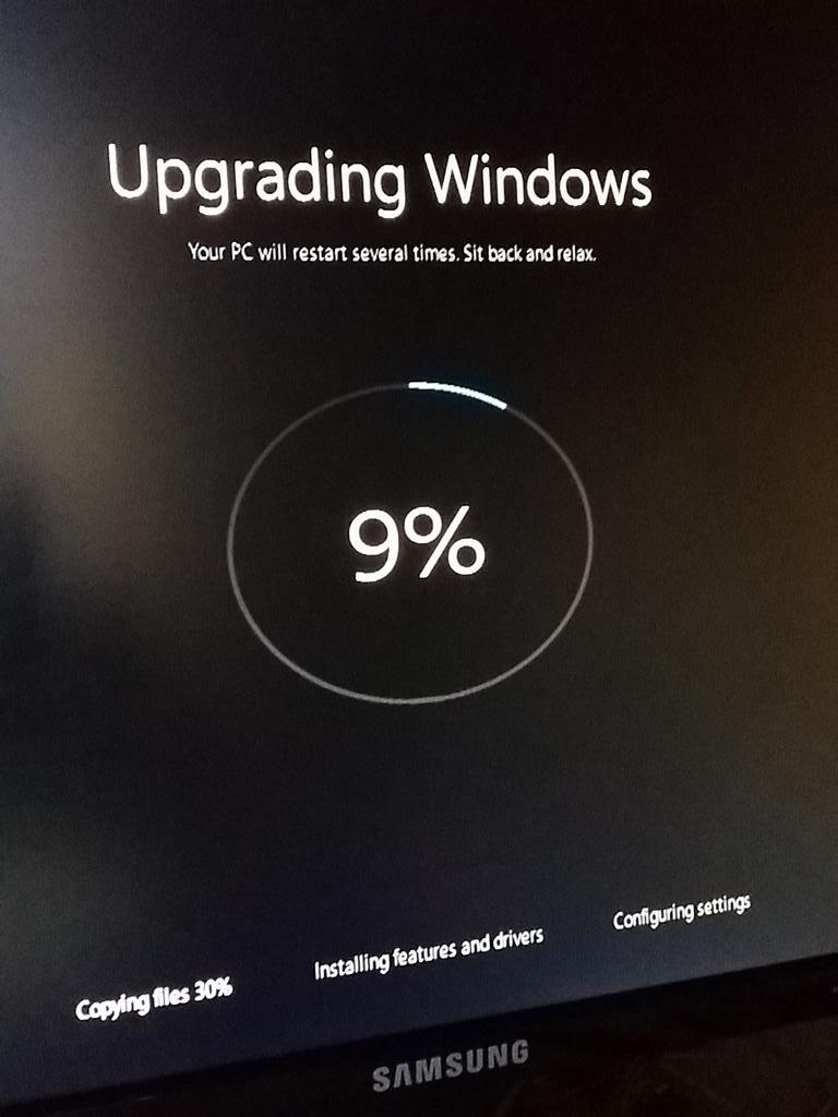 dotnethed's tweet image. Taking the plunge.... #Windows10 #windows10launch #windows #computer #pc