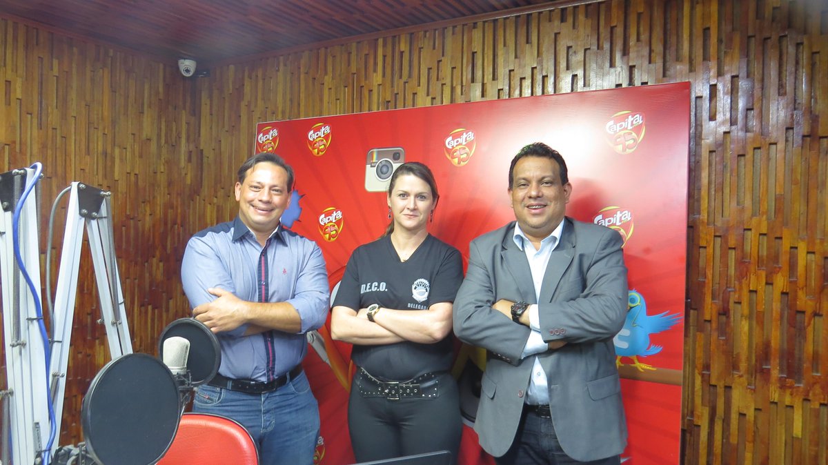 JoelSilvams's tweet photo. Com Adelaido Luiz Vila - Delegada Drª Ana Cláudia Medina da Deco #Capital95 #CapitalMeioDia http://t.co/MTt3mMParG