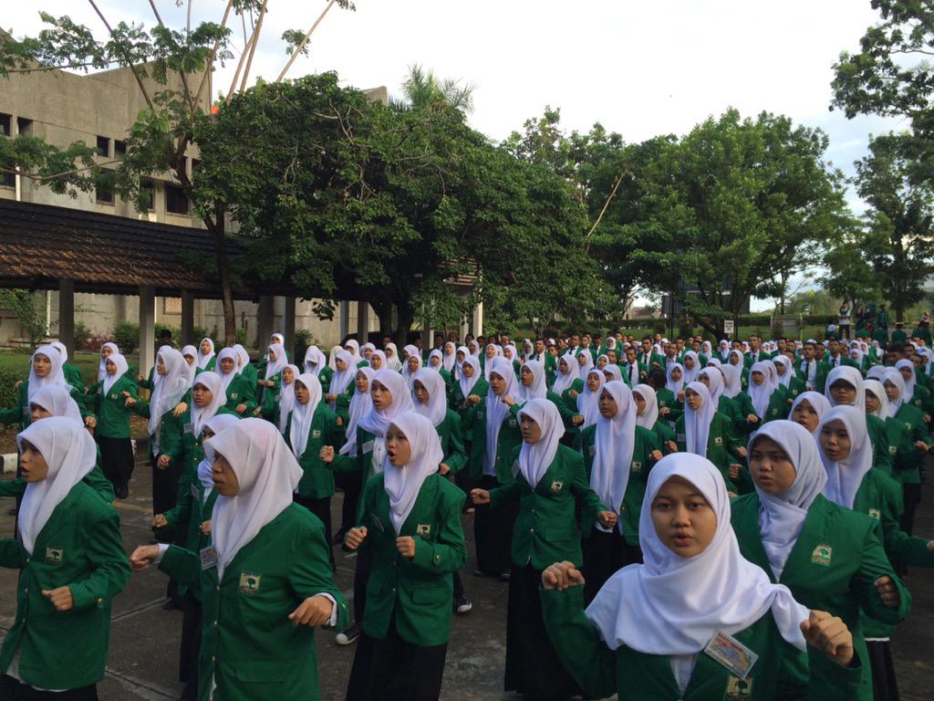 Senyumnyaa manaaaa????