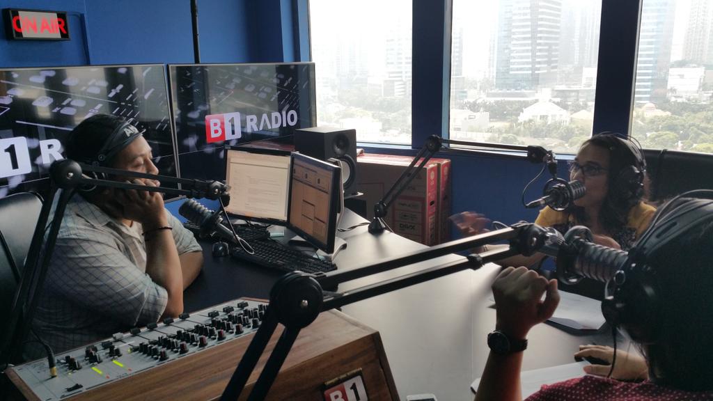 B1RadioID's tweet photo. A very insightful 1health radio session from @B1RadioID studio hosted by Dewi And Mike with Nia Umar@housniati (AIMI) http://t.co/F8mszoLykI