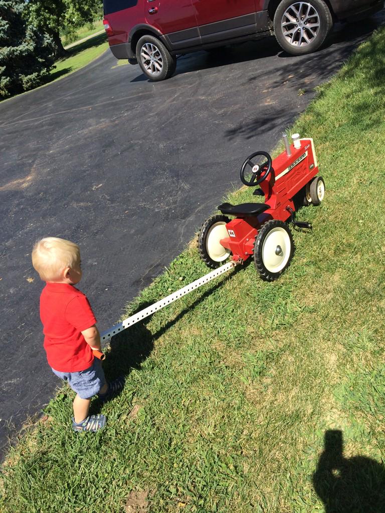 farmerdon72's tweet photo. Young Farmer in training. #youngfarmer http://t.co/U3IZYAACbF