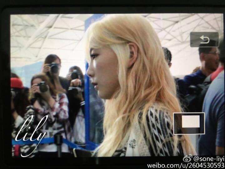 [PIC][06-08-2015]SNSD khởi hành đi New York - Mỹ để tham dự "KCON 2015" vào sáng nay - Page 5 CLsBk6qUAAARvNs