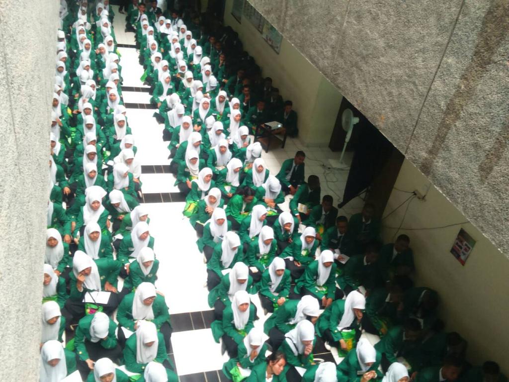 Pengenalan fakultas oleh pihak dekanat. 

#FISIPSOLID