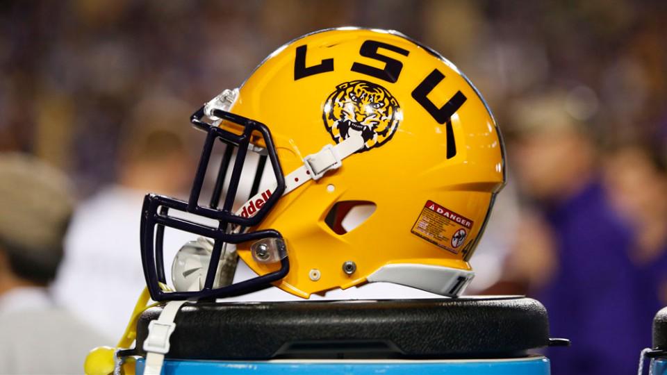 si_ncaafb's tweet photo. LSU OL Jevonte Domond reinstated despite pending domestic abuse charge: http://t.co/IZZHwa2cm7 http://t.co/B8xXifUHsI