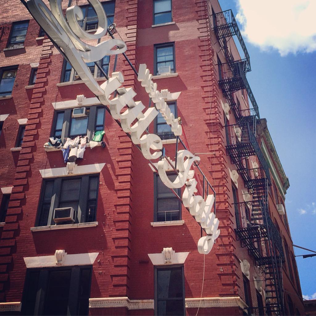 spcat1212's tweet image. hanging out to dry—little Italy #nolita #littleitaly #linedry #thewhites