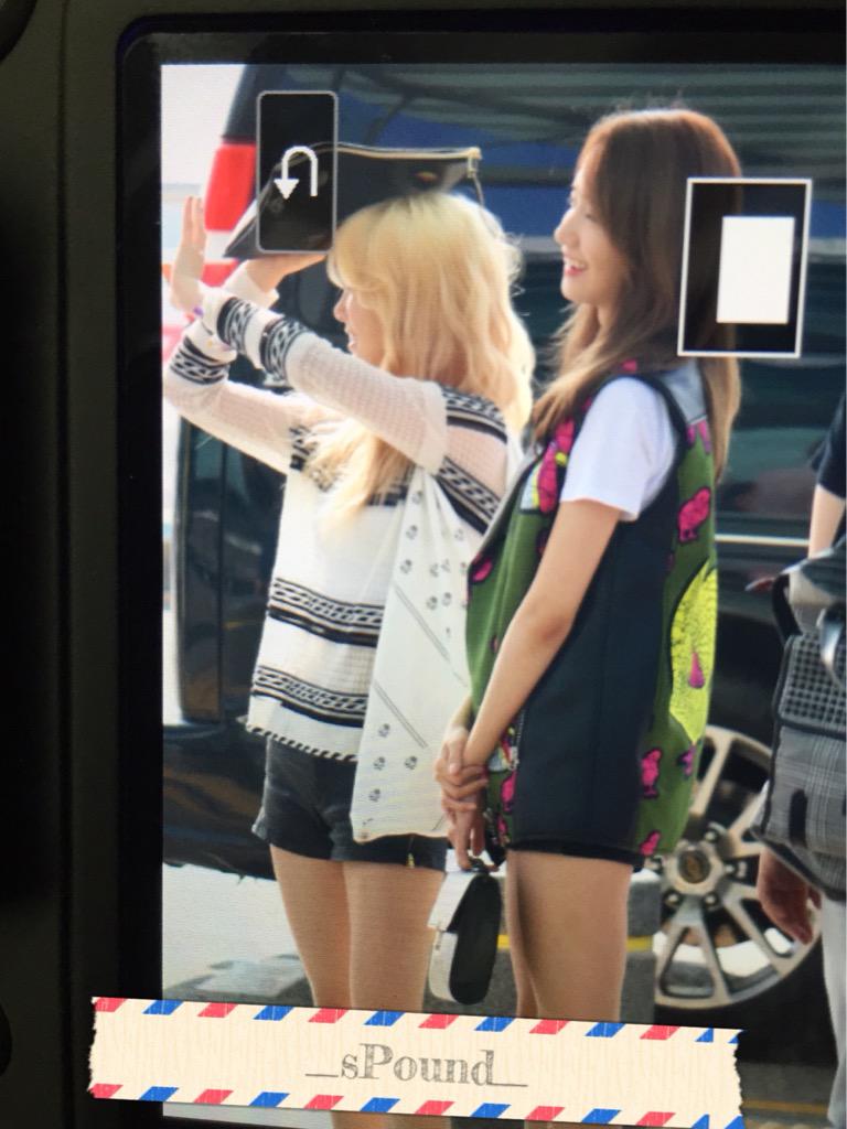 [PIC][06-08-2015]SNSD khởi hành đi New York - Mỹ để tham dự "KCON 2015" vào sáng nay CLsM2CJVEAAQxx3