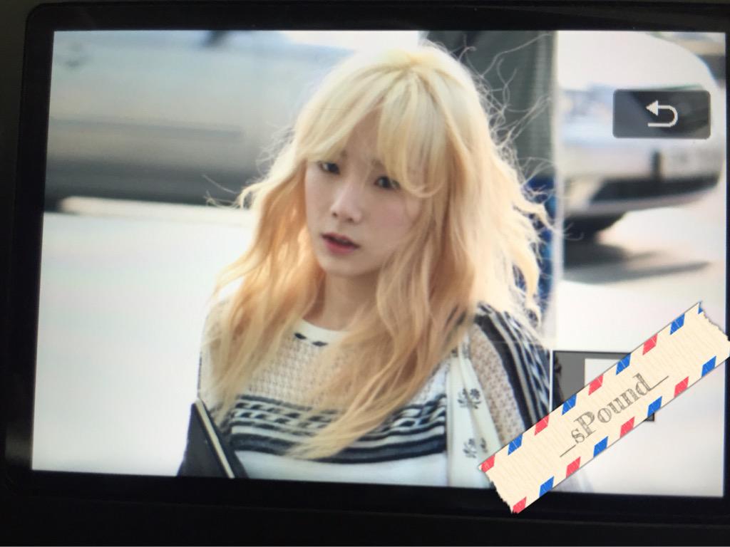 [PIC][06-08-2015]SNSD khởi hành đi New York - Mỹ để tham dự "KCON 2015" vào sáng nay - Page 8 CLsMhx8UcAAzckT