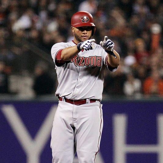 peloteroestrell's tweet image. #WelingtonCastillo  dispara un jonrón de tres carreras en la parte alta del 8vo #arizona  lideran a #national  8-2