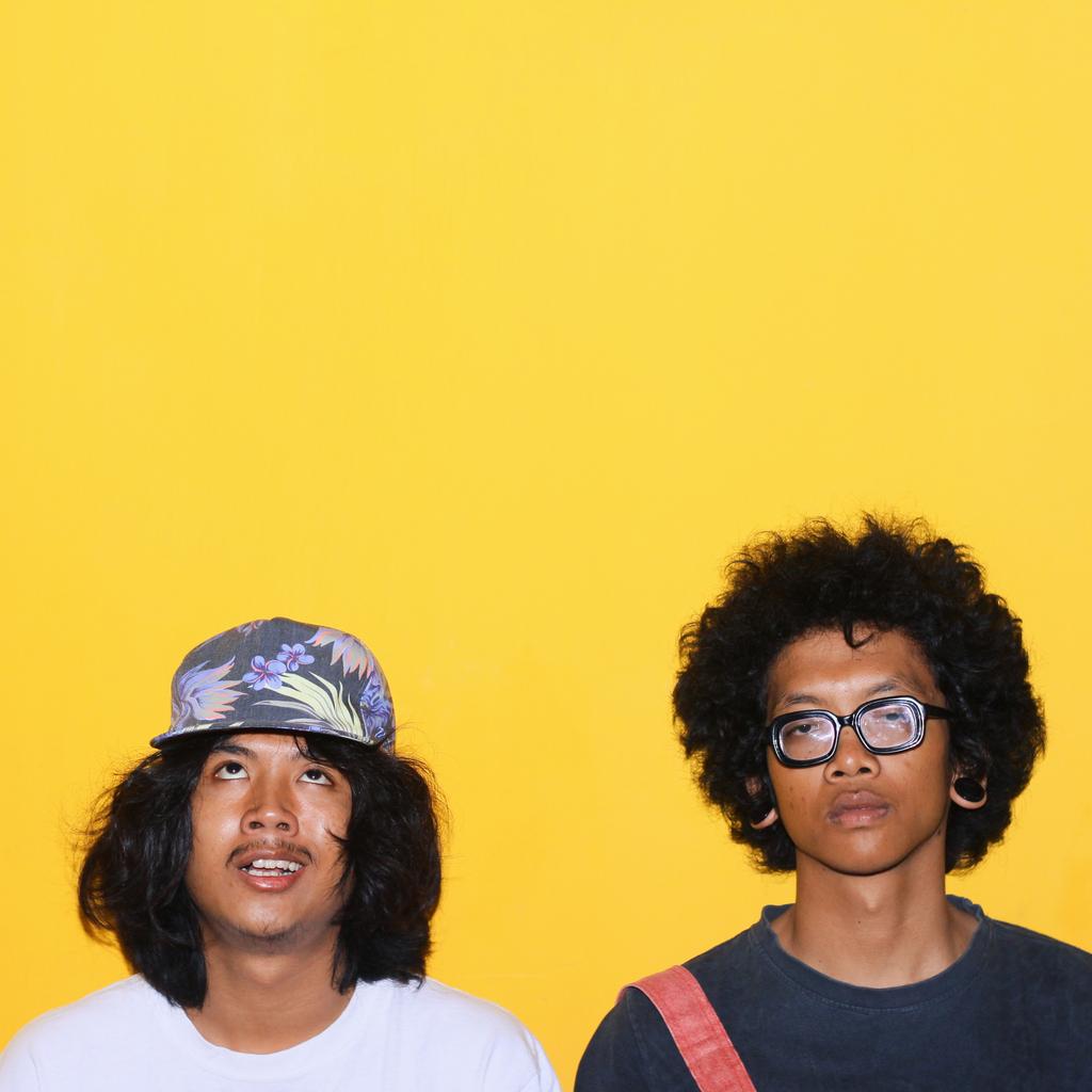 Di bbm ganti ava ada notifnya, di twitter ganti ava ga ada notifnya. Btw, kita cuma mau share ava kita aja. Xixixi