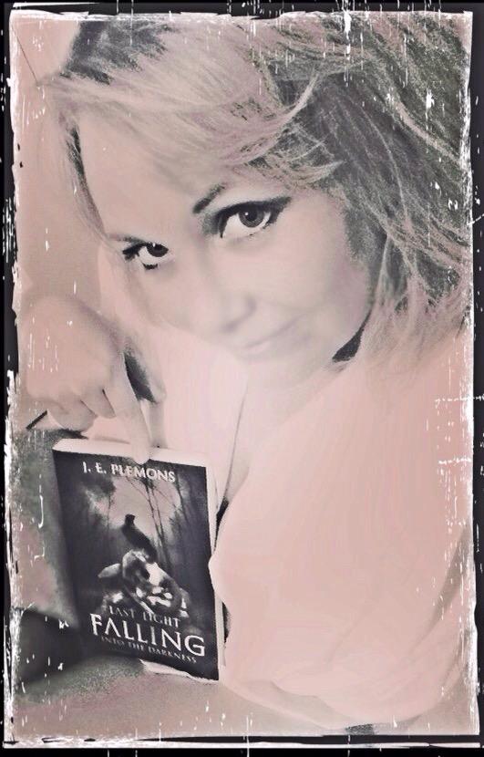 wookielover53's tweet photo. Look what came 2day!Thank you @lastlightfallin #lastlightfalling #books #intothedarkness #bookII #jeplemons #author http://t.co/qLrnjFJ6aB