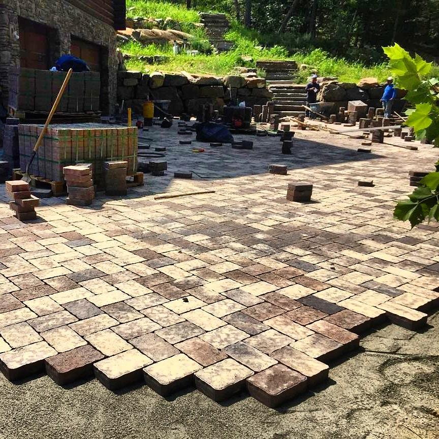Popestreetwines's tweet photo. #grinnellpavers #Union #PAVER #DRIVEWAY #start #big #project #20,000 sqft #builttolast #colorthrough #chestnut #wfan http://t.co/jZEdTKhvfE