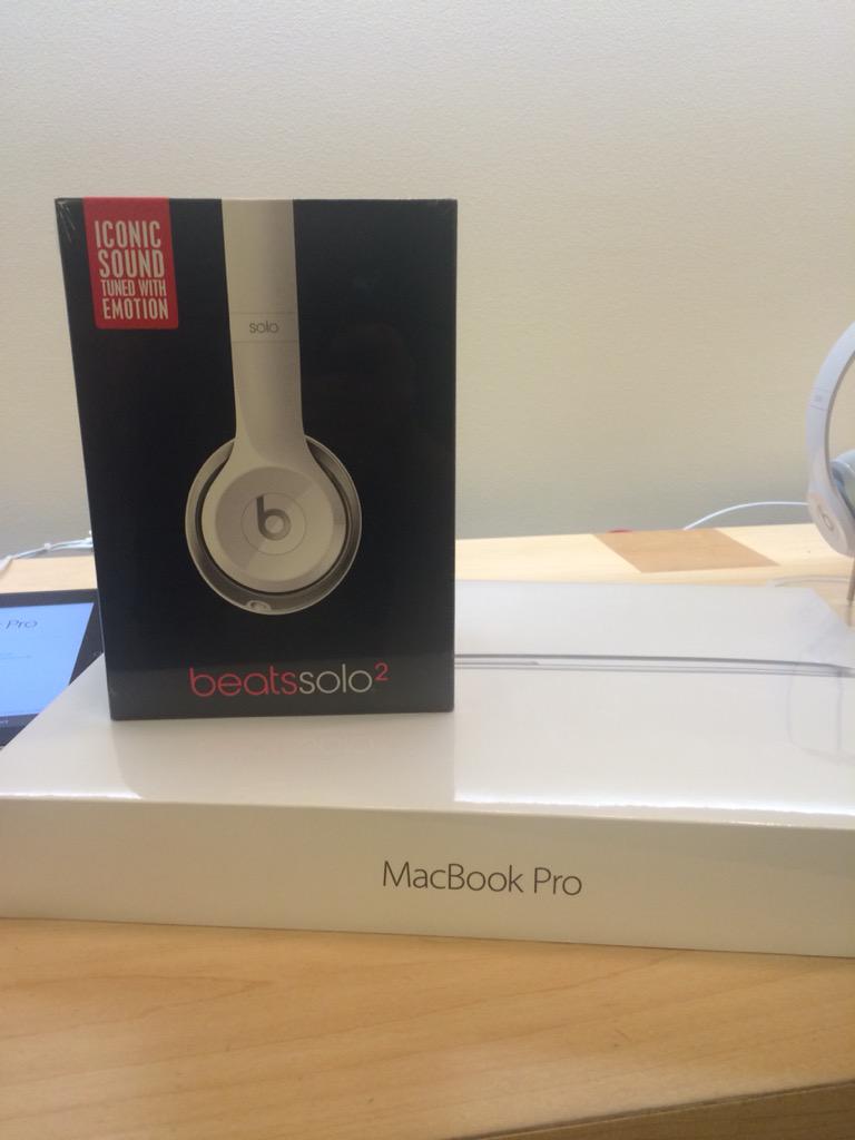 travismiller02's tweet photo. 15 Inch MacBook Pro with FREE Dre Beats!! #TimeForCollege http://t.co/HSTJqpODnA