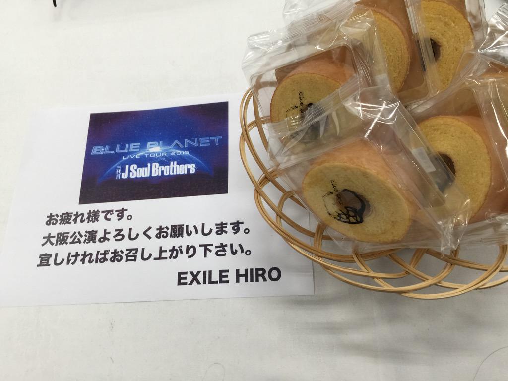 MarioHorikawa's tweet photo. Hiroさんからの差し入れagain!＼(^o^)／
Yeah! 😃 
三代目JSB@Osaka day 2 楽しみ〜！✌️🎶 http://t.co/nzePHwTIs5