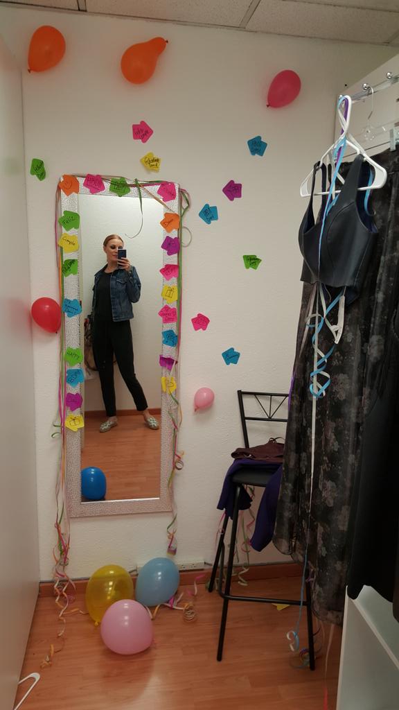 Miren q increíble me recibieron en mi camerino hoy   #CuidateDeLaCamara mil gracias @JoeRomero_D <a href="/danredz/">Daniela Rojas</a> <a href="/maquismv/">Macarena MV</a>