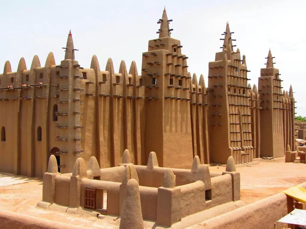 @OnlyAfricaFacts: The Great Mosque of Djenne, Mali, is the largest mudbrick building in the world. Dates from 1907.