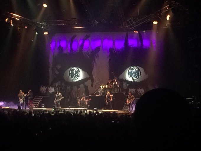 M&ouml;tley Cr&uuml;e concert was insane!! Definitely the greatest concert I've ever been to! #RipM&ouml;tleyCr&uuml;e http://t<a href="/tag/ripm%C3%B6tleycr%C3%BCe"class="tags"><span>#ripm&ouml;tleycr&uuml;e</span></a>