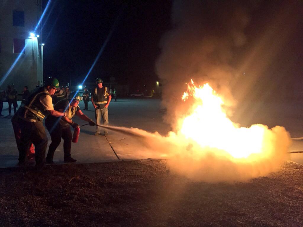 LBCERT's tweet photo. Estamos aprendiendo la seguridad en contra de incendios y como mantenerse seguro! #LBCERT #SpanishCERT #CERTlatino http://t.co/2crM3txXYQ