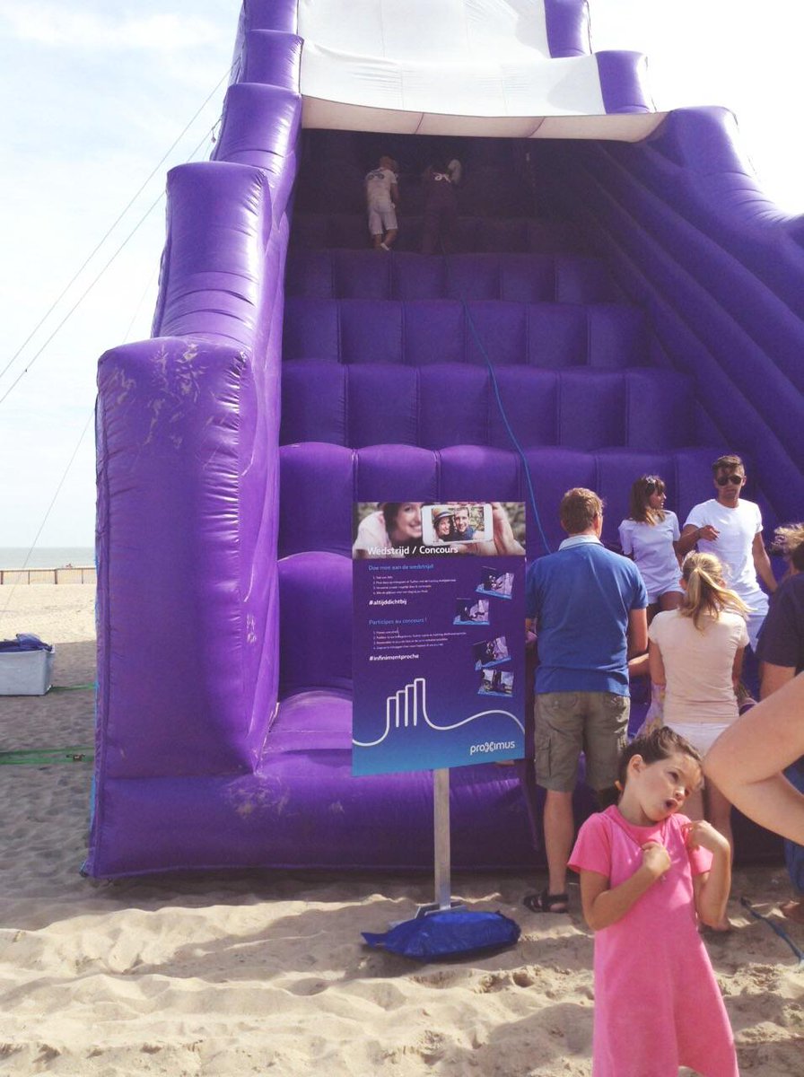 proximus's tweet image. Mooi in de rij voor onze glijbaan! Waar wacht je nog op? #altijddichtbij #kust