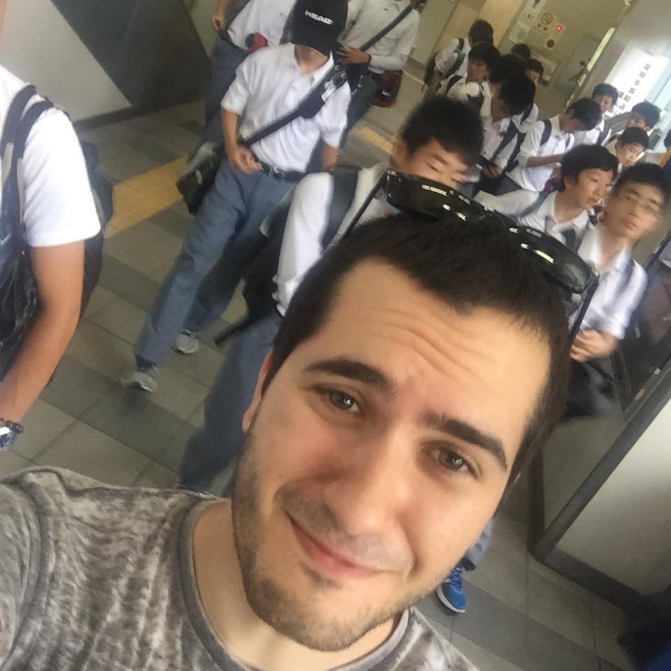 Wismichu's tweet photo. Ya están los putos fans persiguiéndome http://t.co/4cORBhlibG