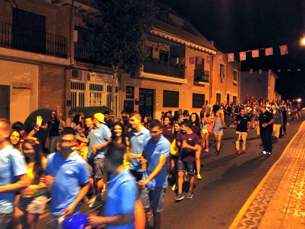 AytoValmojado's tweet photo. ¡Un año más, gran éxito en la noche de las peñas! Gracias a todas las peñas participantes y al Pregonero http://t.co/XdQBbvA5qB