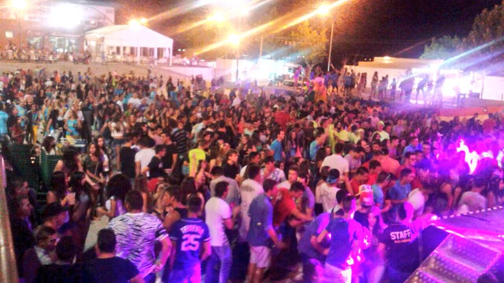 AytoValmojado's tweet photo. ¡Un año más, gran éxito en la noche de las peñas! Gracias a todas las peñas participantes y al Pregonero http://t.co/XdQBbvA5qB