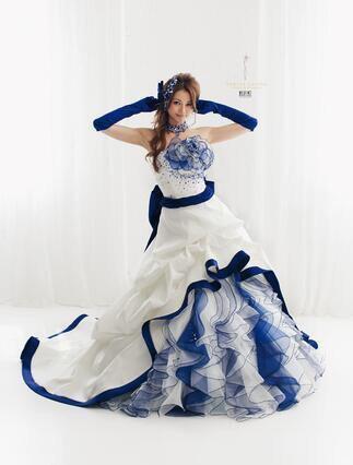 素敵なウェディングドレス 香里奈さんモデルのネイビー 白のクールビューティードレス Http T Co N2w2bqhx6l