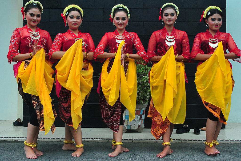 Teater Kosong Satoe tweet media