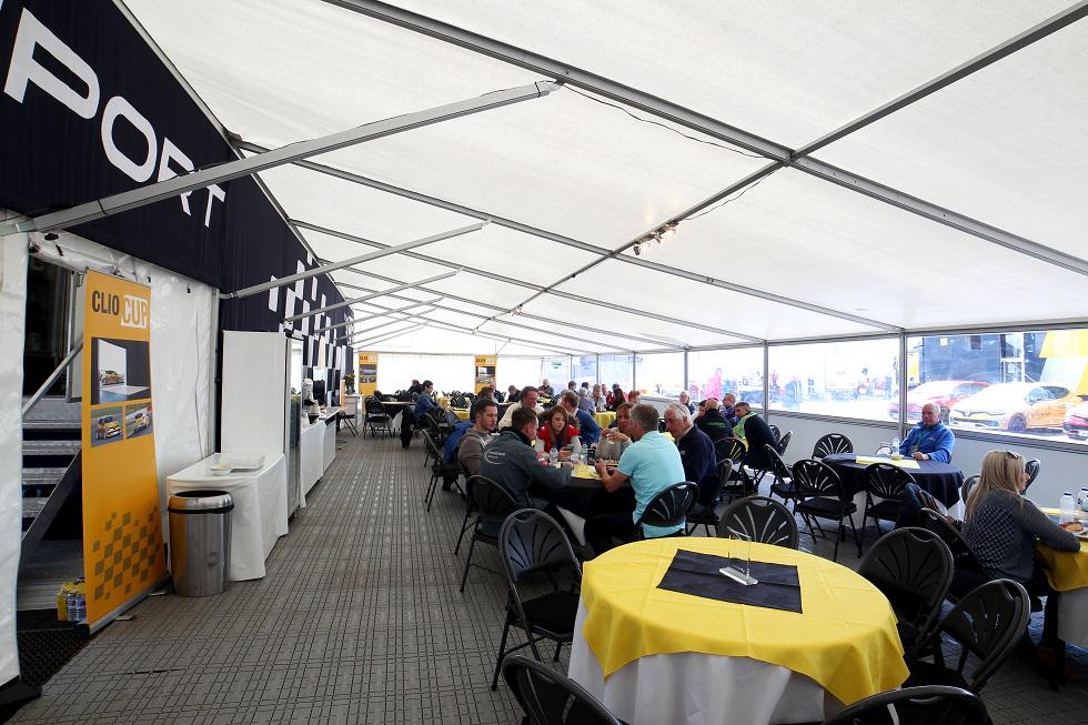 UKClioCup's tweet photo. NOT TOO LATE TO ENTER! Win #BTCC #UKClioCup @krcircuit tickets + @Renaultsport hospitality https://t.co/6nc7L2XJY2 http://t.co/vroY1IfesH
