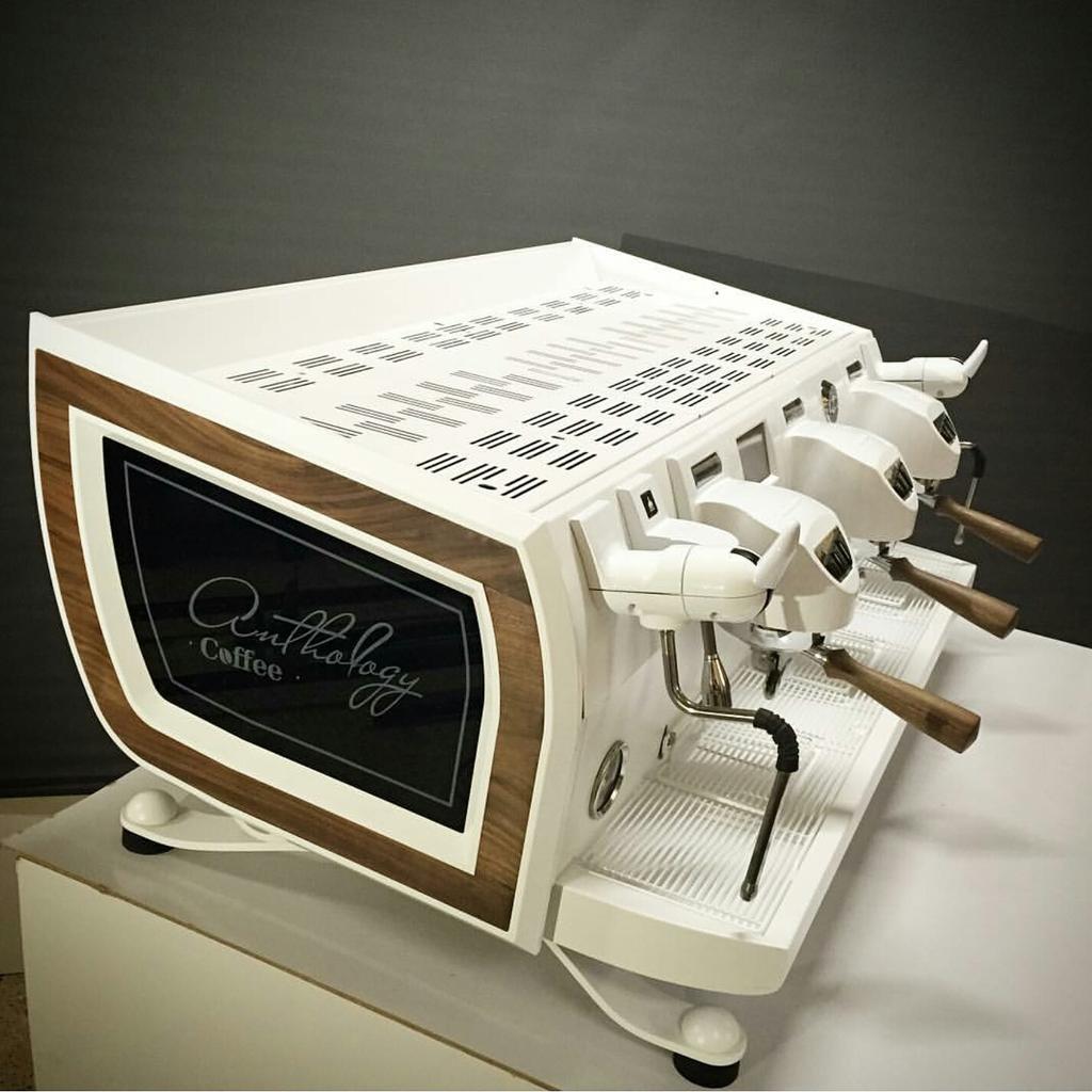 New beast for <a href="/coffeeanthology/">Coffee Anthology</a> customized by @specht_design! #VA388BlackEagle #Gravitech