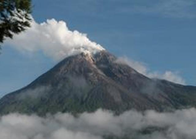 Jogja24Jam's tweet photo. Bisniscom: Pendaki Merapi Hanya Diperkenankan Sampai Pasar Bubar http://t.co/WgTX8VKM9K http://t.co/qyCSz7Gizy -@pasagmerapi