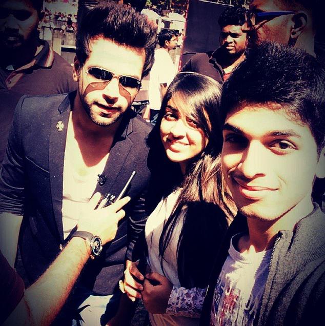 Rithvikholics's tweet photo. Rithvik Dhanjani with fans at #MicrosoftVFest #Goa #Feb2015
https://t.co/X7skzjJXZM http://t.co/oykOSMyJDA