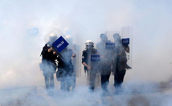 hakansukur's tweet photo. Nerden nereye! 90'lara dönüş yasası hazır 
http://t.co/u55axr7XNt http://t.co/a2zCvEKHK6