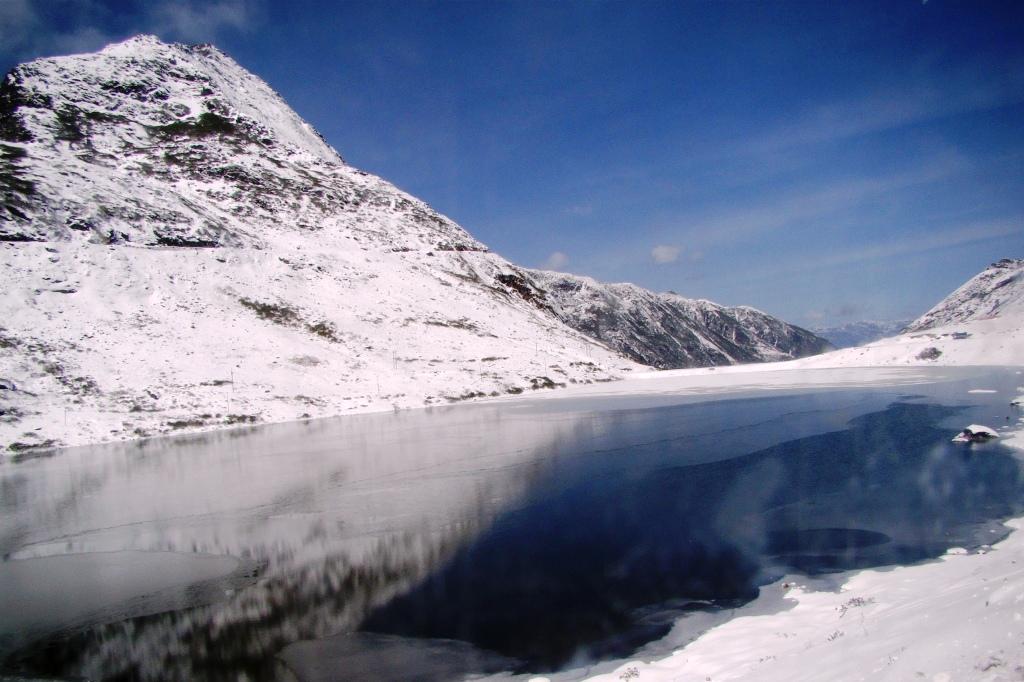 v_soni13's tweet photo. Sela Pass – On the way to Tawang. http://t.co/9HDuerR6re http://t.co/Iy2qbiE4II