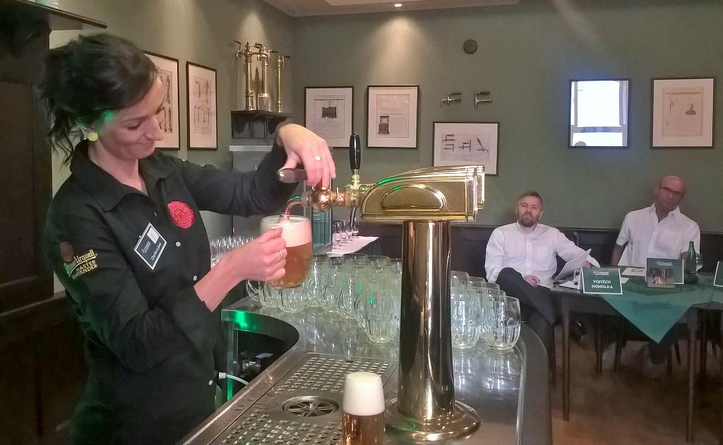 První soutěžící to již mají za sebou a pokračujeme dále. #masterbartender2015 #pilsnerurquell