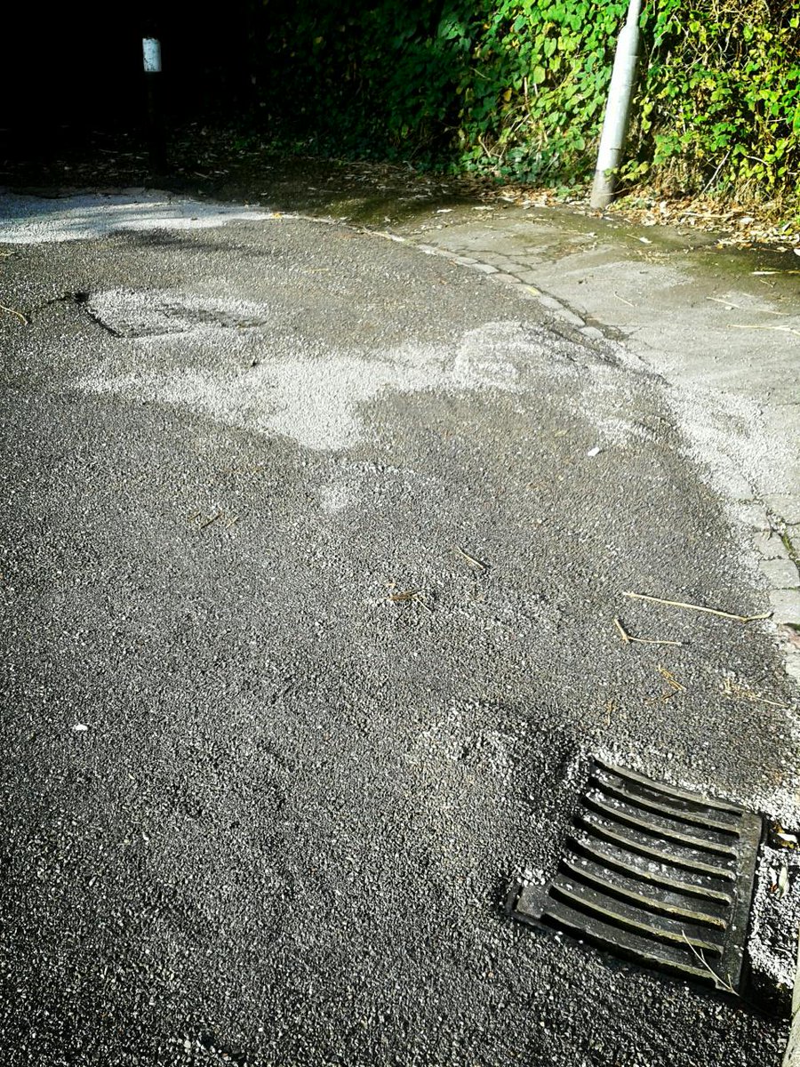 NicOneill67's tweet photo. @NorfolkCC When will the road outside my house be swept, its been like this all week &amp; getting worse http://t.co/85TGXhIhgI
