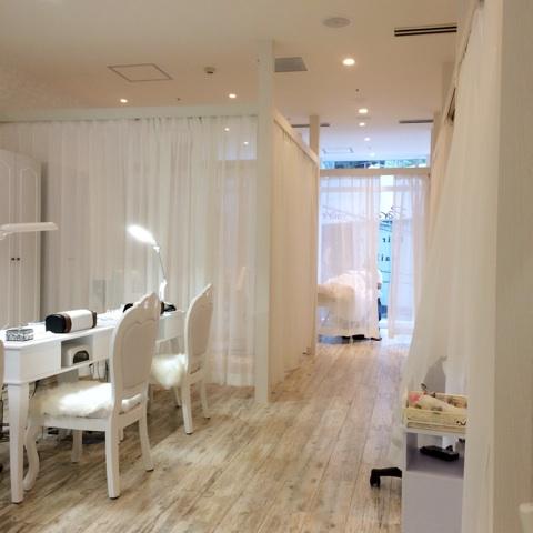 SWING_MICRO's tweet photo. 無料のヘアブース・ネイルブースの他、フードブースやスナップを設けて皆様の来場お待ちしております！

HAIR BOOTH
merry・parkbymerry

NAIL BOOTH
parkbymerry -nail&amp;eyelash- http://t.co/tzQPBznP8s