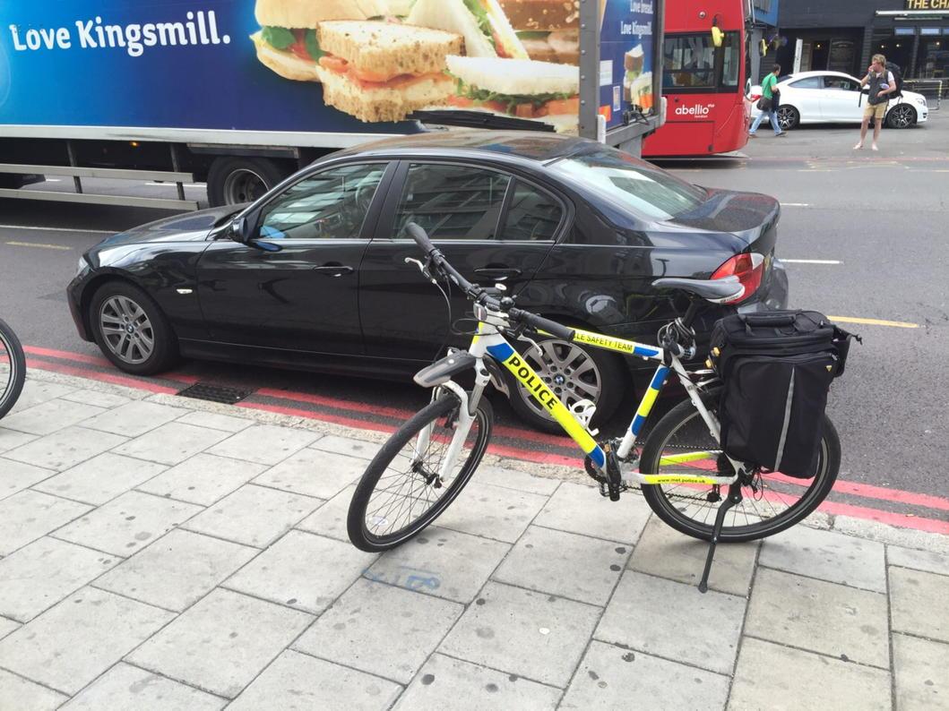 MetCycleCops's tweet photo. Second seizure of the day- a BMW driver without insurance. Now without a BMW. #CycleCop http://t.co/HEJlnC7Nox