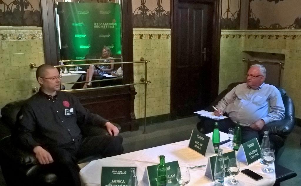 Nejenom dobře načepovat hladinku, ale také umět o pivu hovořit. To je potřeba v #masterbartender2015 #pilsnerurquell