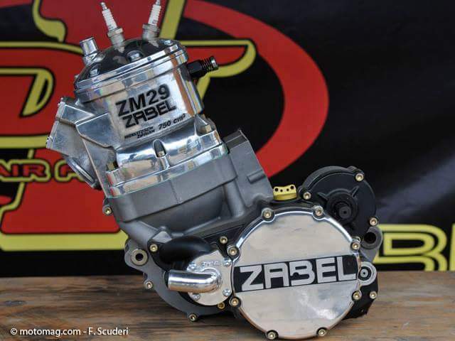 TheMakx's tweet photo. 750cc. 2t. A ver si hay hue.... http://t.co/CpqcALB57Z